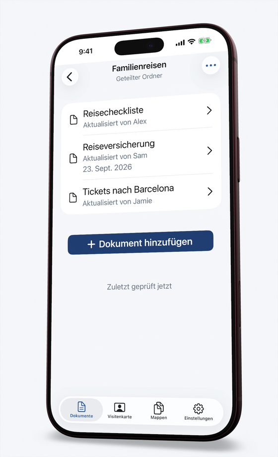 Ein geteilter Familienordner mit Reisedokumenten