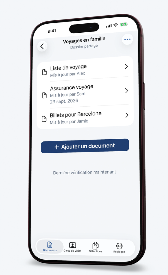 Un dossier familial partagé avec des documents de voyage